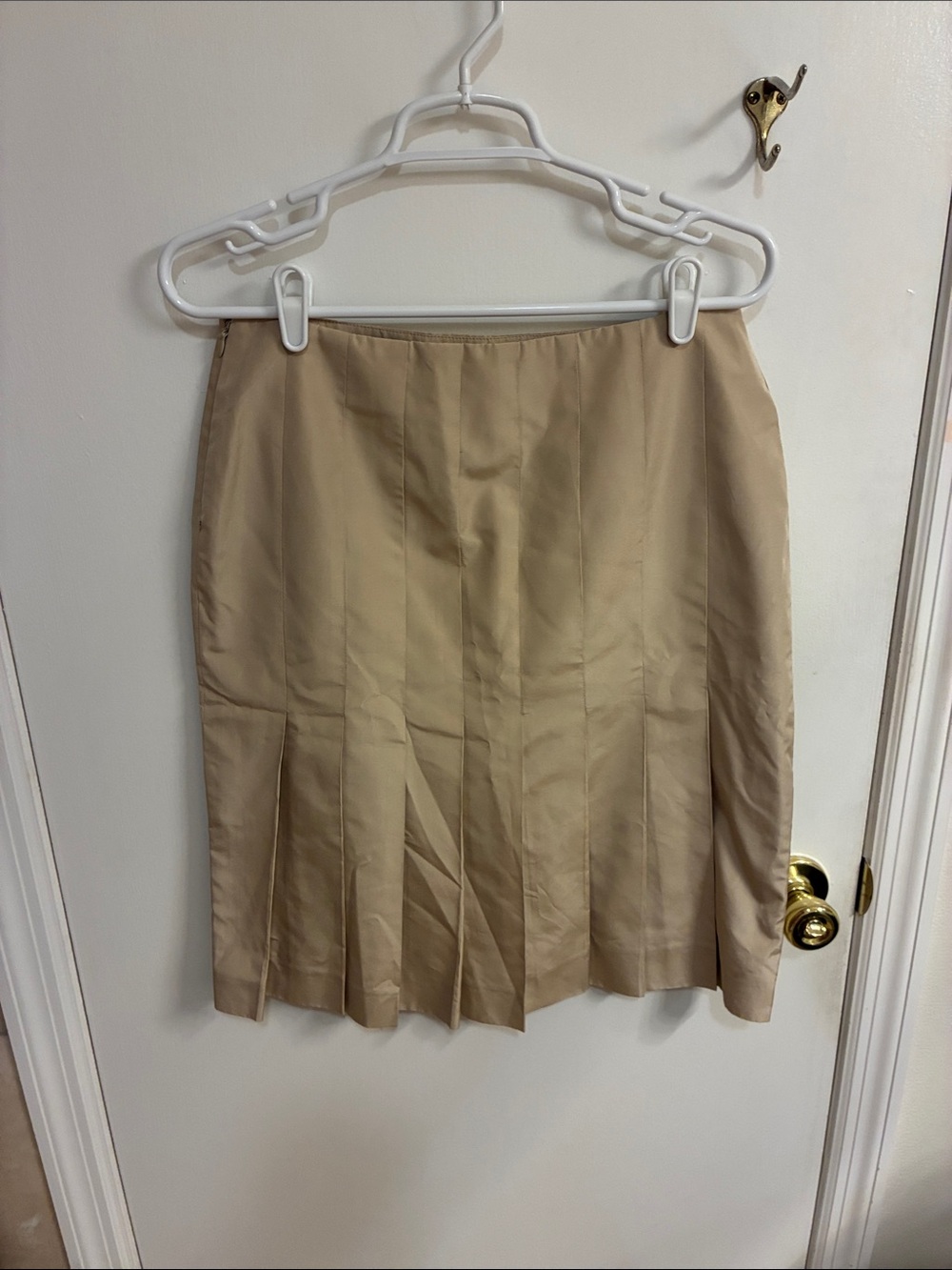 Carolina Herrera Tan Pleated Midi Skirt Sz 8-100% Silk